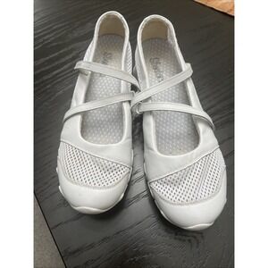 womens skechers size 8.5 slip on straps 648